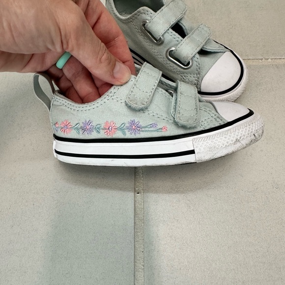 Converse Toddler Light Blue Sneakers with Floral Embroidery - Picture 3 of 10